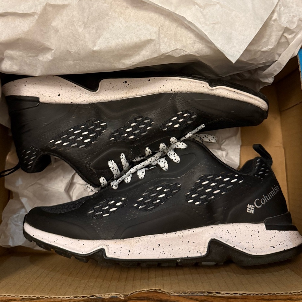 Columbia Women's Vitesse Hiking Shoe, Black/Pure Silver, Size 6